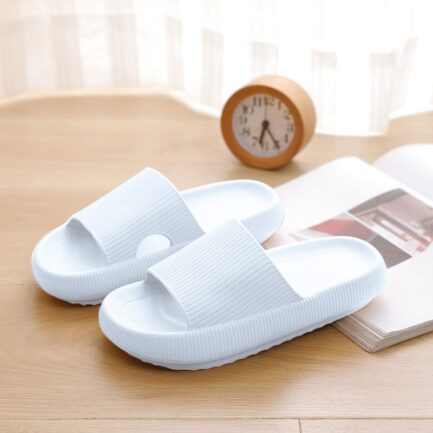 Chinelos de Plataforma Espessa para casa/banho - Conforto e Estilo para os Pés Femininos no Verão 2024 - Image 3